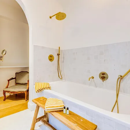 Romantic Escape And Wellness At Miss Tinguett In Homestay szállás *