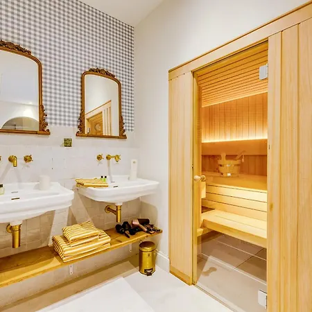 Homestay szállás Romantic Escape And Wellness At Miss Tinguett In *
